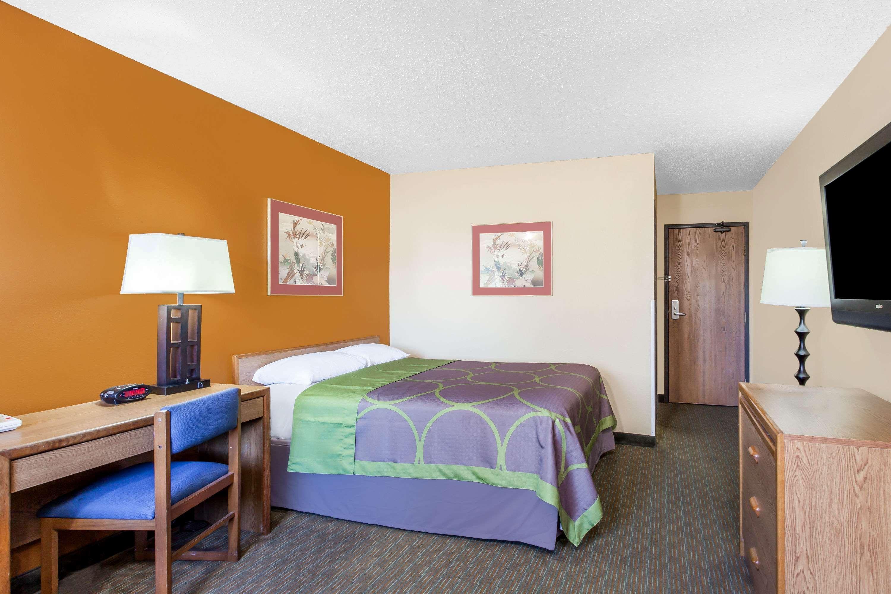 Super 8 By Wyndham Charlotte/Amusement Park Area Hotel Exterior foto