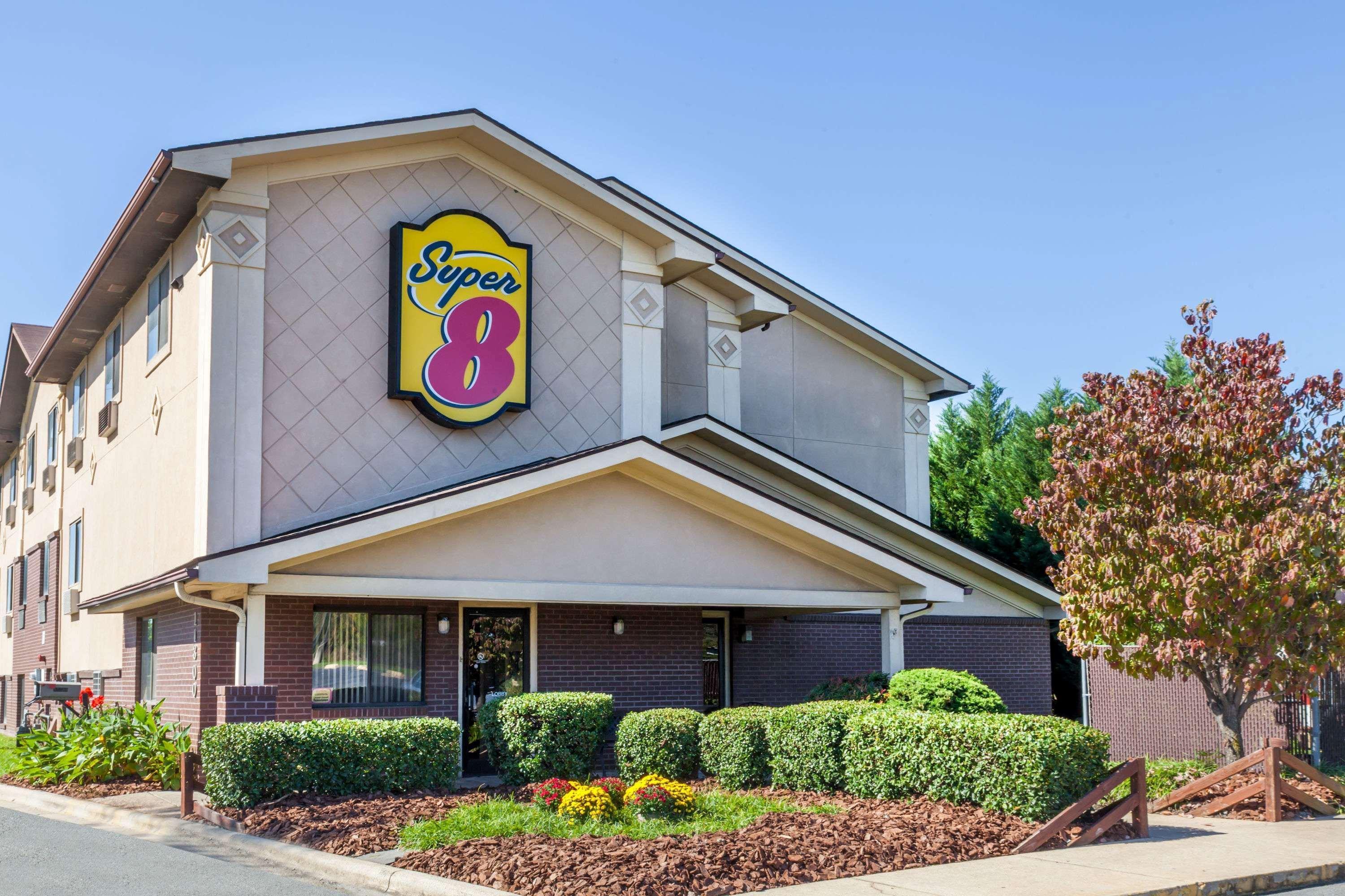 Super 8 By Wyndham Charlotte/Amusement Park Area Hotel Exterior foto